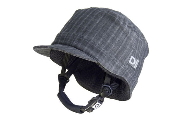 Schlicht und schön: So eine coole Basecap, ähhhm, Schutzhelm, setzt man sich doch gerne auf sein Köpfchen. (Striker Classic Basecap über helt-pro.com, ca. 100€/Bilder: helt-pro.com)