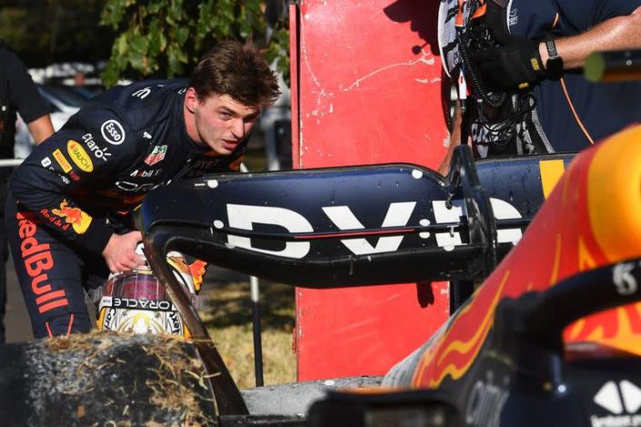 El piloto neerlandés de Red Bull, Max Verstappen, después de abandonar en el Gran Premio de Australia.