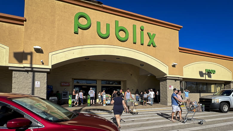 Exterior of Publix grocery store