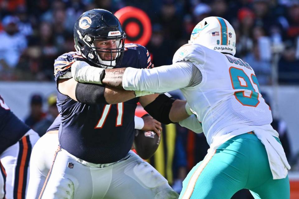 Nov 6, 2022; Chicago, Illinois, USA; Chicago Bears offensive lineman Riley Reiff (71) blocks against the Miami Dolphins at Soldier Field. Mandatory Credit: Jamie Sabau-USA TODAY Sports