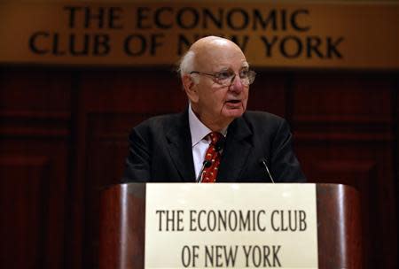 Former Chairman of the U.S. Federal Reserve Paul Volcker addresses the Economic Club of New York in this May 29, 2013, file photo. REUTERS/Mike Segar/Files