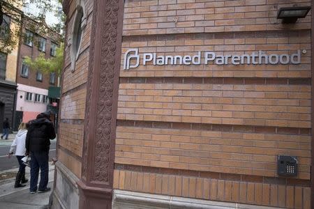 People walk past a Planned Parenthood clinic in the Manhattan borough of New York, November 28, 2015. REUTERS/Andrew Kelly