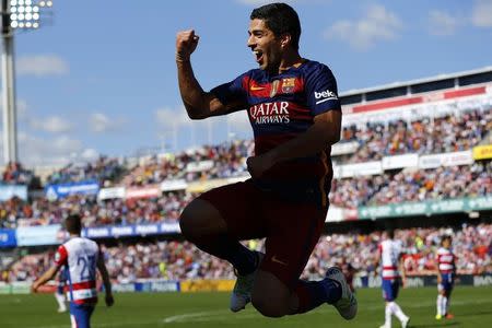 Football Soccer - Granada v Barcelona - Spanish Liga BBVA - Los Carmenes stadium, Granada, Spain - 14/05/16 Barcelona's Luis Suarez celebrates his second goal. REUTERS/Marcelo Del Pozo