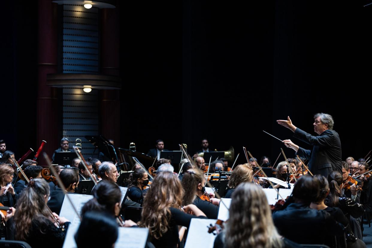 Gerard Schwarz conducts the Palm Beach Symphony in 2021 at the Kravis Center.