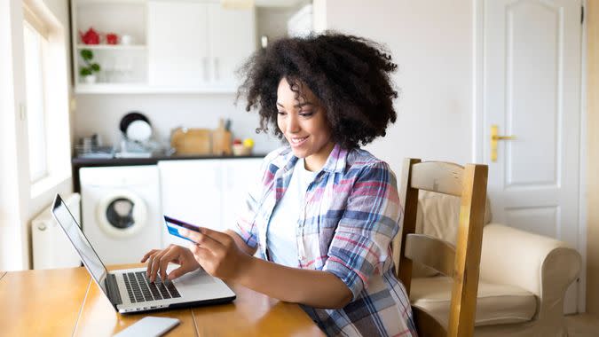 Woman looking at her credit card APR