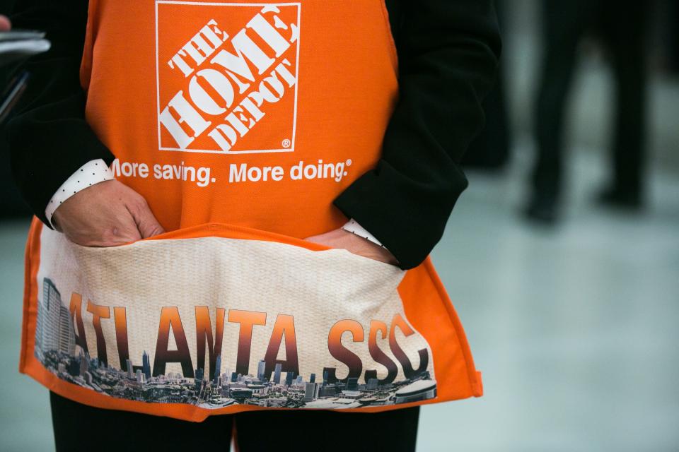 ATLANTA, GA – MARCH 08: An employee wears an apron to the meeting with House Speaker Paul Ryan during a visit to The Home Depot Store Support Center on March 8, 2018 in Atlanta, Georgia. Ryan visited the Home Depot Store Support Center to answer questions from employees during a town hall style meeting. (Photo by Jessica McGowan/Getty Images)