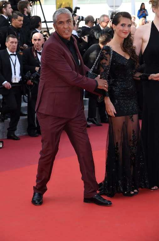 L’acteur Samy Naceri et sa compagne Marie sur la Croisette pour le film “Baccalauréat” de Cristian Mungiu.