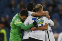 Atalanta's goalkeeper from Italy Marco Sportiello (L) celebrates with teammates at the end of the Italian Serie A football match AS Roma vs Atalanta on November 29, 2015 at Rome's Olympic stadium