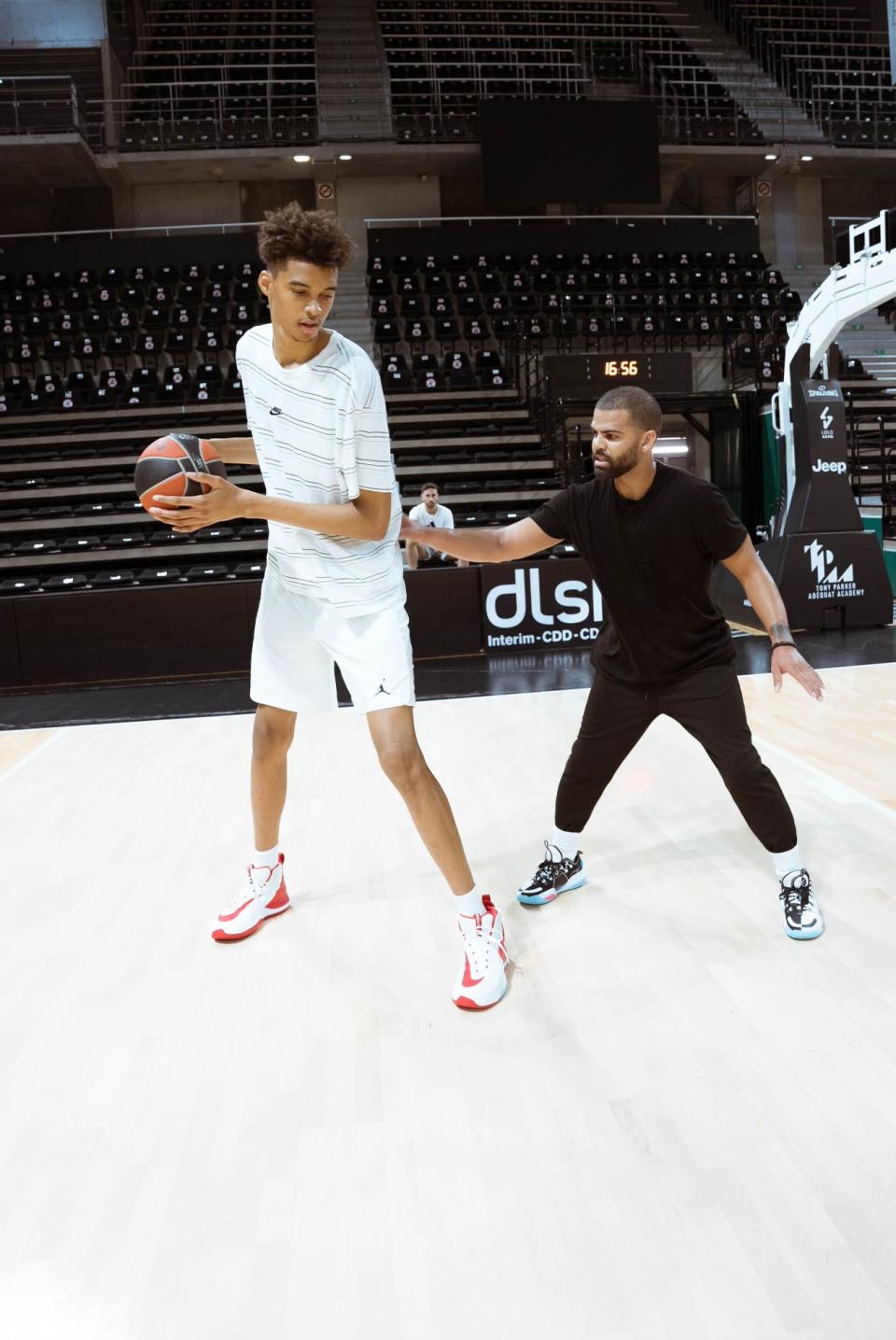 Projected top 2023 NBA draft prospect Victor Wembanyama works out with trainer Tim Martin during an in-person session. (Photo courtesy of Tim Martin)