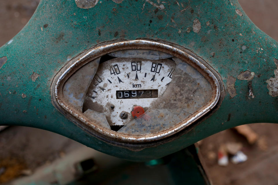 <p>A broken speed meter is seen on an abandoned Vespa scooter, in a street corner in Karachi, Pakistan, March 6, 2018. (Photo: Akhtar Soomro/Reuters) </p>