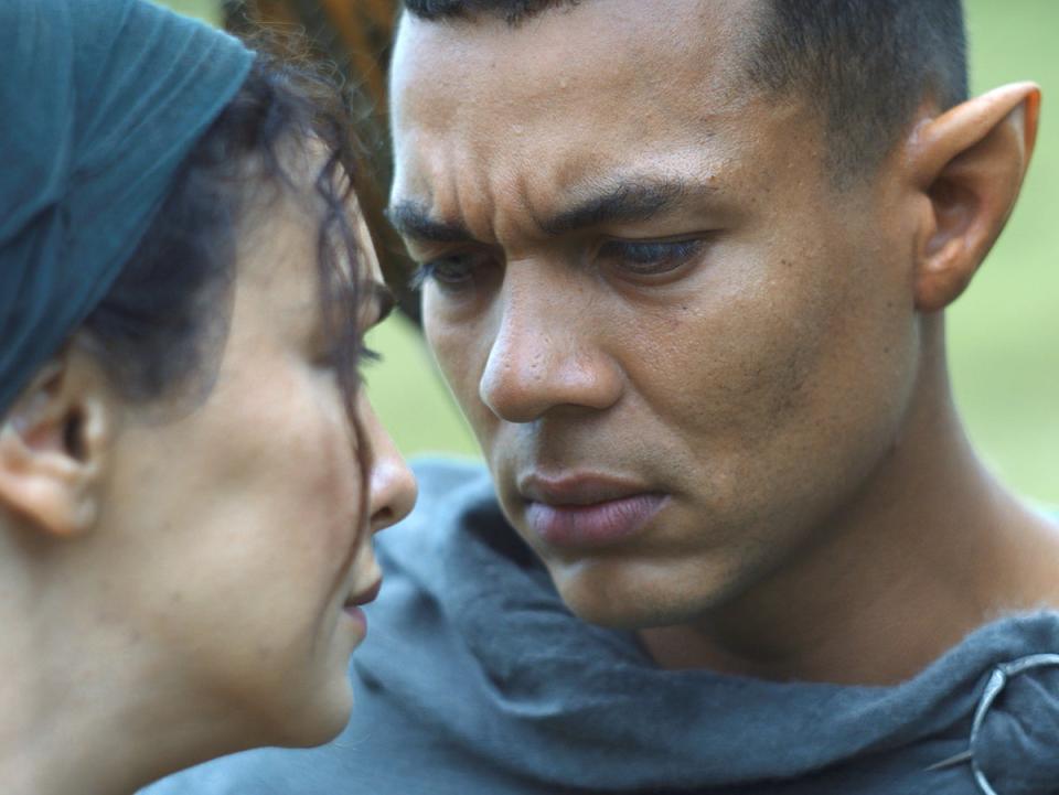 Nazanin Boniadi (Bronwyn) and Ismael Cruz Córdova (Arondir) in ‘The Lord of the Rings: The Rings of Power’ (Amazon Studios)