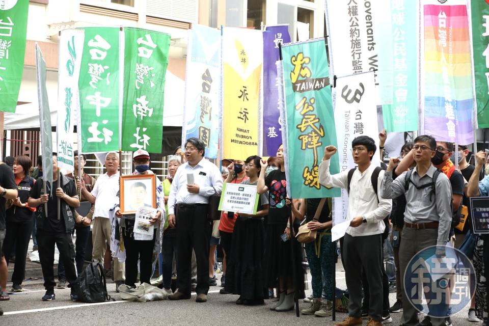 數個公民團體號召再度重回立法院，抗議國會修法濫權。（本刊資料照）