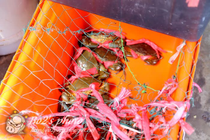 台南安平區：阿美深海鮮魚湯限量螃蟹粥