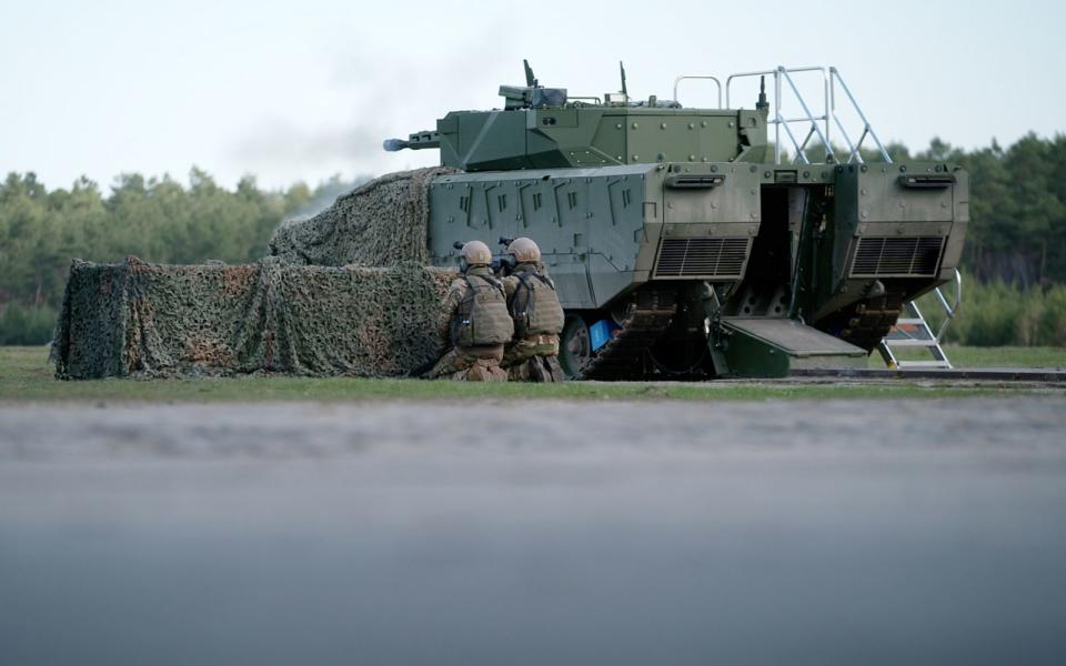 Auf dem Werksgelände in der Lüneburger Heide bei Unterlüß werden die Rheinmetall-Panzer getestet. (Bild: NDR/Klaus Scherer)