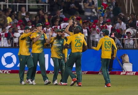 South Africa celebrate the wicket of New Zealand's Grant Elliott (not in picture) during their T20 International cricket match in Durban, August 14, 2015. REUTERS/Rogan Ward