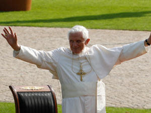 Papa ante portas: Aufstand gegen Benedikt XVI. (Bild: Reuters)