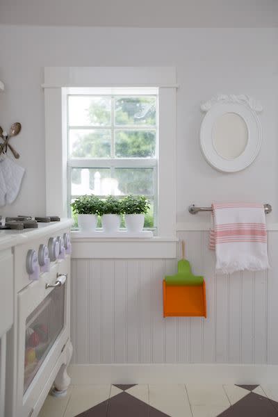 Keep a dustpan in every bathroom.