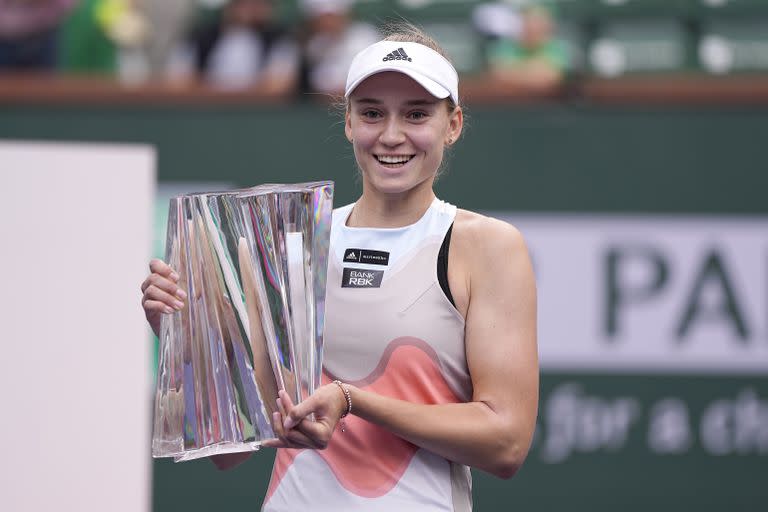 Elena Rybakina es la primera campeona en Indian Wells en ganarle a las dos mejores jugadores del planeta