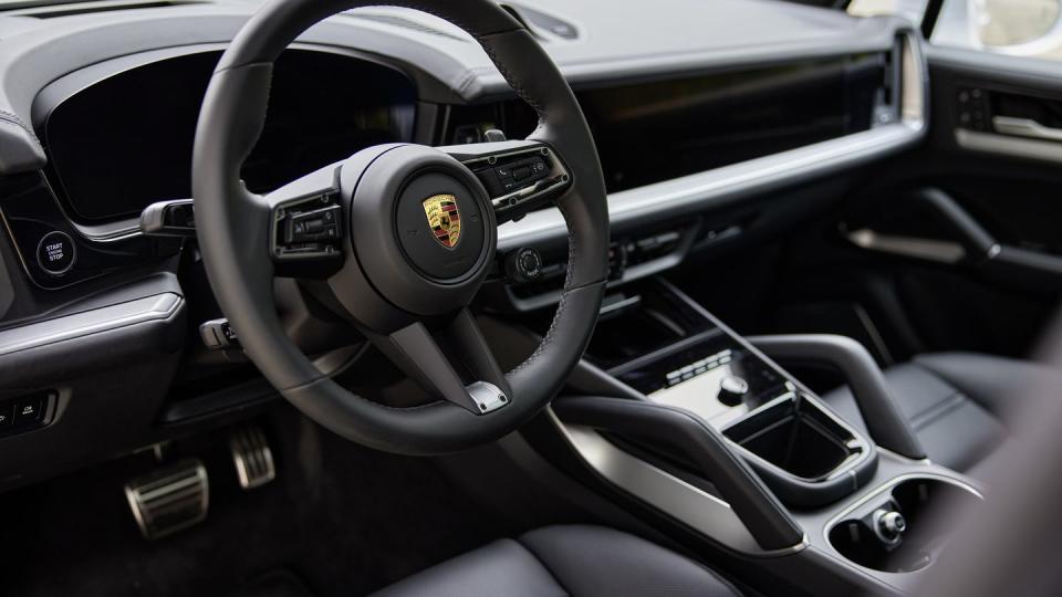 2024 porsche cayenne turbo e hybrid interior dash