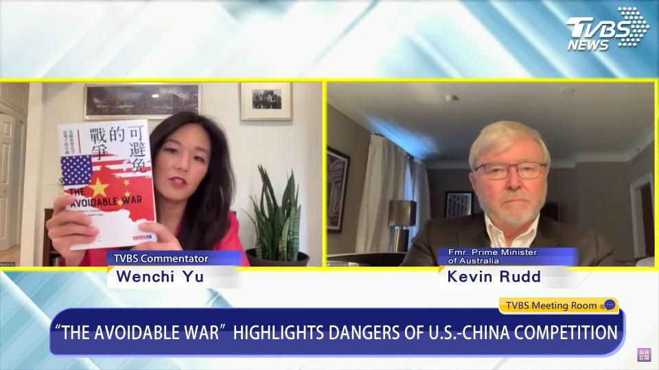 TVBS新聞評論員余文琦(左)獨家訪問澳洲前首相陸克文(右)，透過《可避免的戰爭：美國與習近平治理下的中國》一書觀點分析中共二十大後中國盤算。