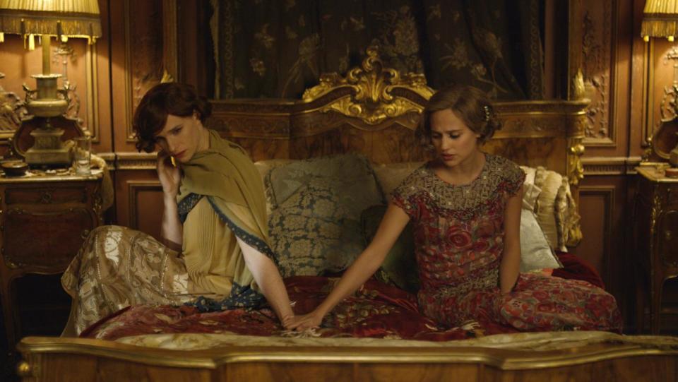 Eddie Redmayne and Alicia Vikander in The Danish Girl