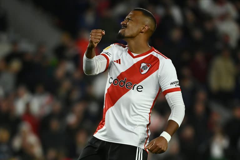 Salomón Rondón marcó el tanto del triunfo de River frente a Atlético Tucumán en el Monumental