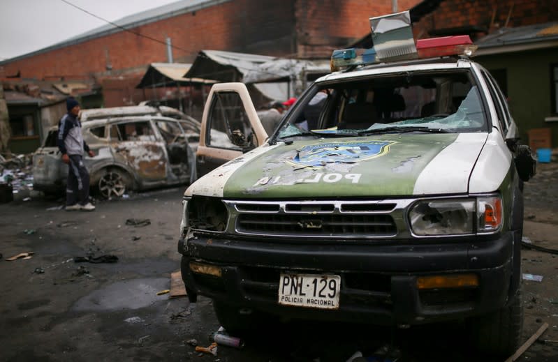 Vestiges of last night's protests in El Alto