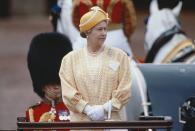 <p>The monarch arrives in a yellow gingham dress and matching hat.</p>