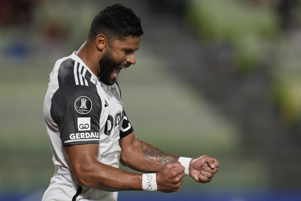 Hulk del Atlético Mineiro de Brasil, festeja durante un partido ante Caracas, en la Copa Libertadores, el jueves 4 de abril de 2024 (AP Foto/Matias Delacroix)