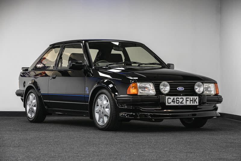 Un coche Ford Escort RS Turbo S1 de 1985 conducido por la princesa Diana