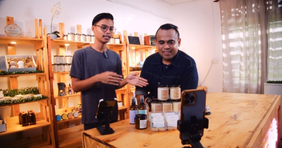 When Zaid (right) and Hakimi bicker about their business, their mum intervenes as mediator. — Picture courtesy of Shopee Malaysia