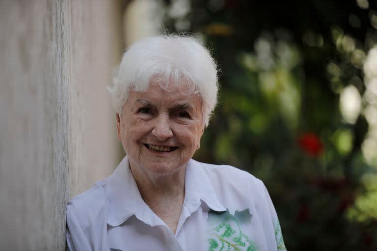 "Nunca tuve un romance con un famoso. Una vez uno, no te voy a decir quién, me acompañó y quiso subir a tomar un café. Le dije que si subía se iba a encontrar con mi madre y mis hermanos. Por supuesto, se fue", recordaba sobre su vida sentimental. - Créditos: @Santiago Filipuzzi