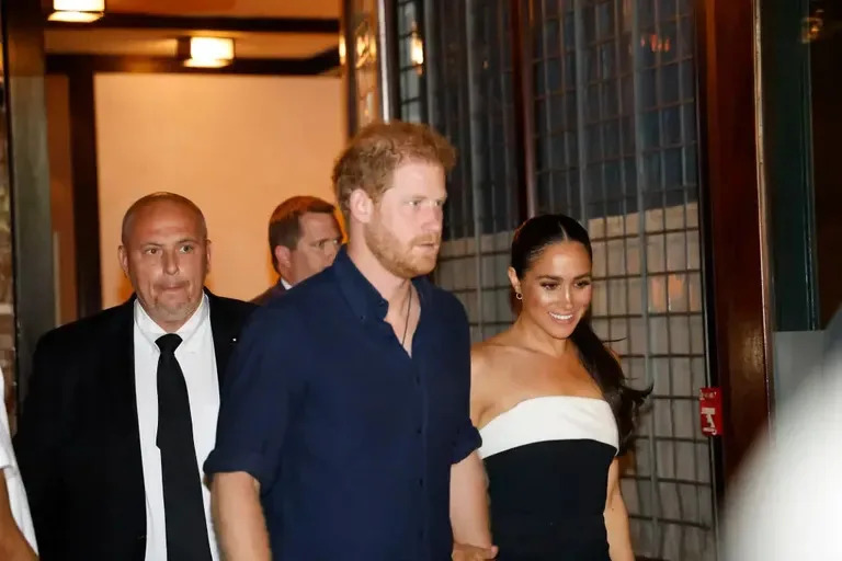 Meghan Markle y el pr&#xed;ncipe Harry en un restaurante de Nueva York