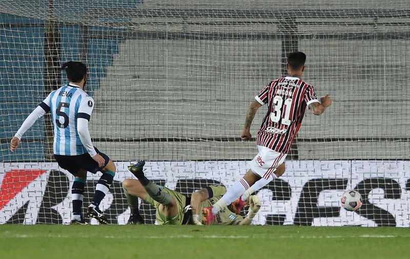 Fútbol - Copa Libertadores - Octavos de final - Partido de vuelta - Racing Club-Sao Paulo