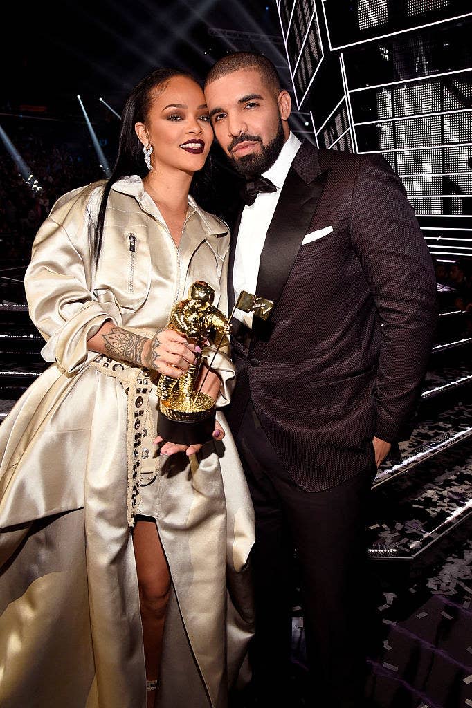 Rihanna and Drake posing for a photo as she holds her MTV Vanguard award