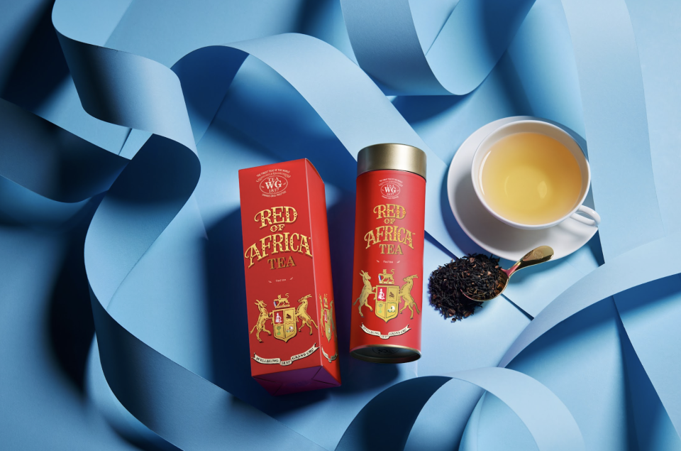 非洲南非之茶 (Red of Africa Tea)$288： 這款精緻的南非之茶不含茶鹼，融入Tea WG的香料和金盞花的香調，充滿熱情而有活力，品嘗起來卻是如絲柔雅的順滑口感，艷眼的紅金包裝非常適合作為母親節禮物，讓她們盡情享受被寵愛的時刻。