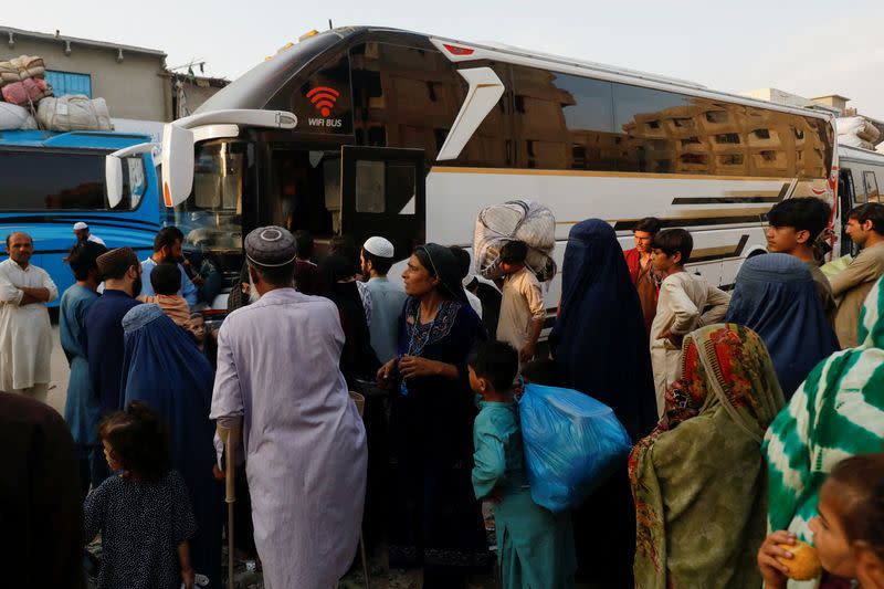 Pakistan gives last warning to undocumented migrants to leave, Karachi