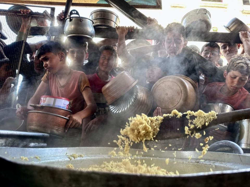 Children in Rafah queue to receive a bowl of food for their families on May 3, 2024. <span class="copyright">Doaa Albaz—Anadolu/Getty Images</span>