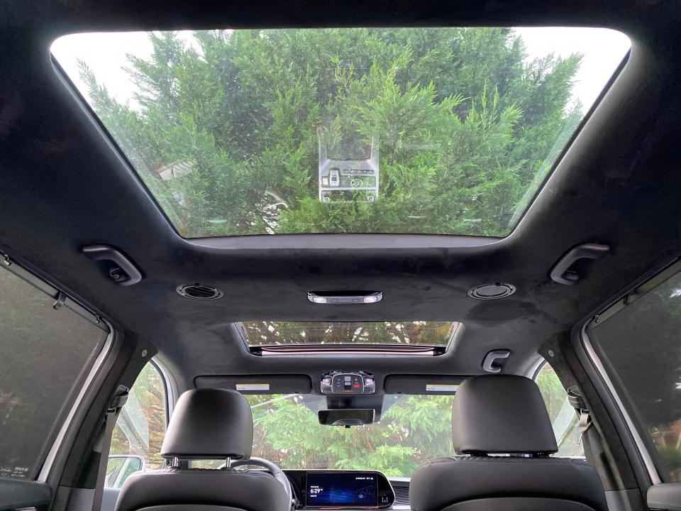 The dual sunroofs on a Hyundai Palisade SUV.