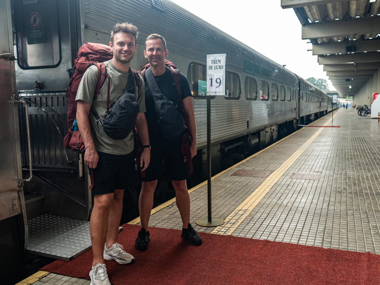 Sam Vaughan and Scott Mills getting off the train