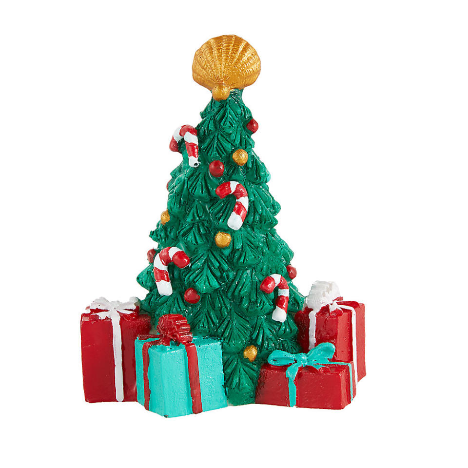 Merry & Bright Christmas Tree Aquarium Ornament. Image via Petsmart.