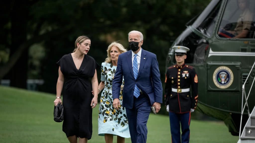 washington, dc october 11 l r granddaughter naomi biden, us president joe biden and first lady jill biden exit marine one on the south lawn of the white house october 11, 2021 in washington, dc biden and family spent the long weekend in delaware photo by drew angerergetty images