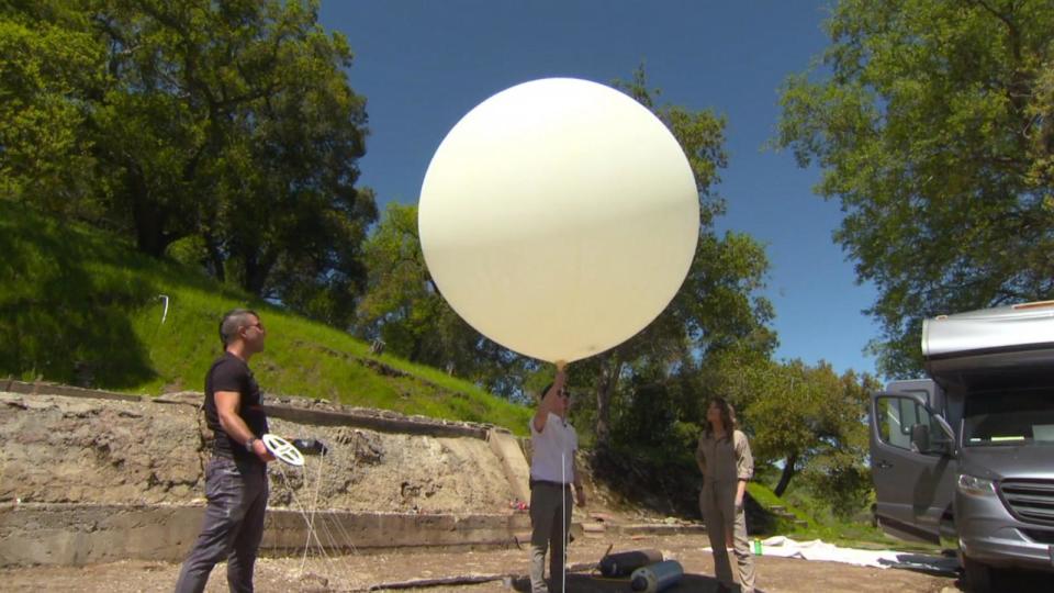 PHOTO: ABC News Chief Meteorologist and Chief Climate Correspondent Ginger Zee joins Make Sunsets founders Luke Iseman and Andrew Song for a balloon launch in San Jose, California. (ABC News)