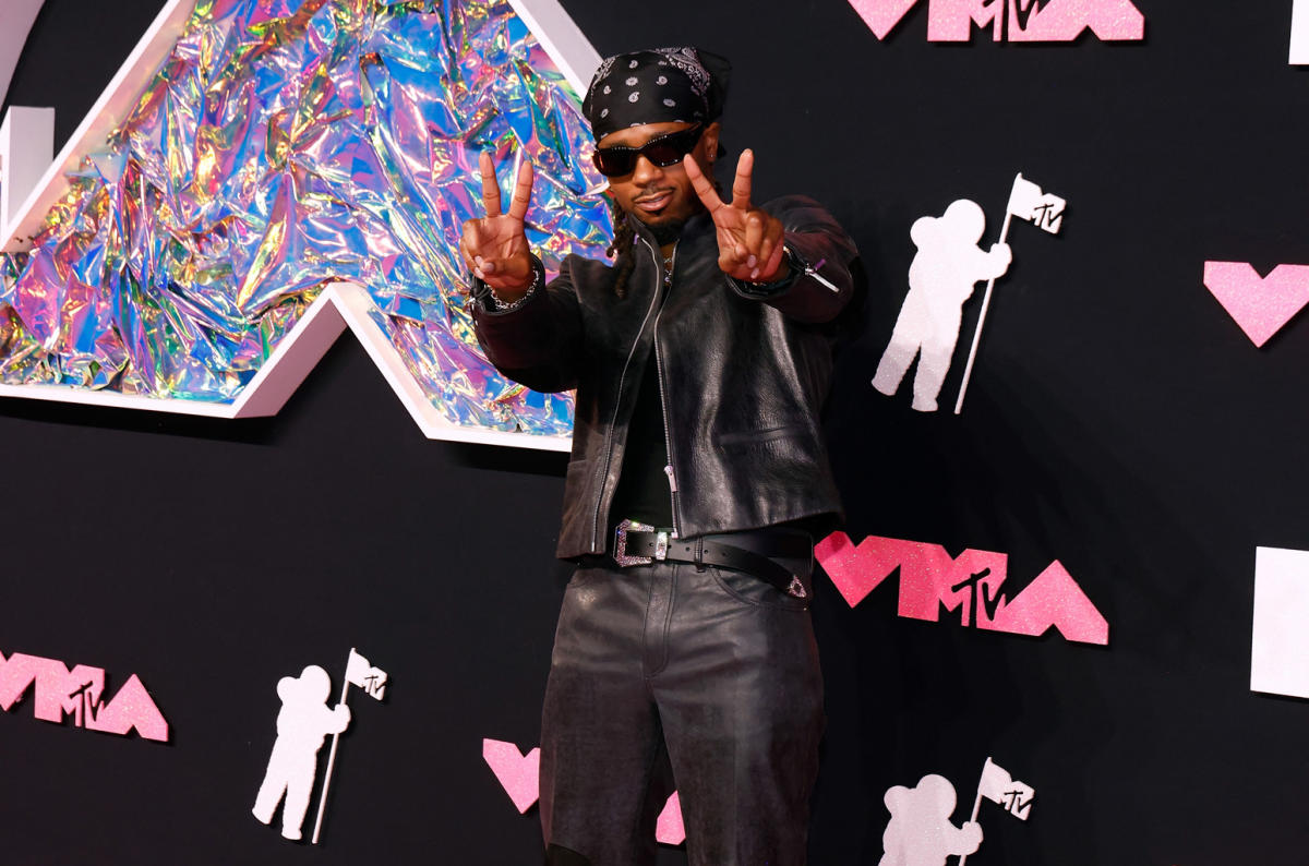 Metro Boomin Is 'Calling' for a 'Superhero' With Guest-Filled Performance  at the 2023 MTV VMAs