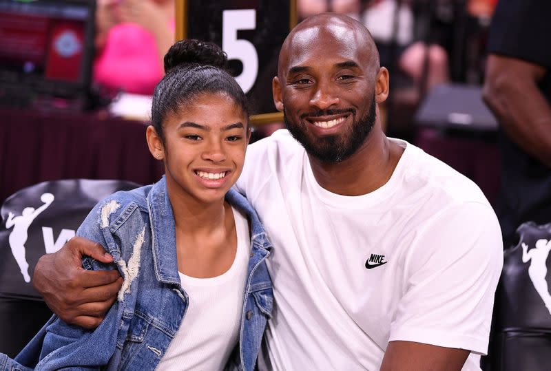 Imagen de archivo. Kobe Bryant y su hija Gianna en un encuentro del WNBA All Star Game, Mandalay Bay Events Center, Las Vegas