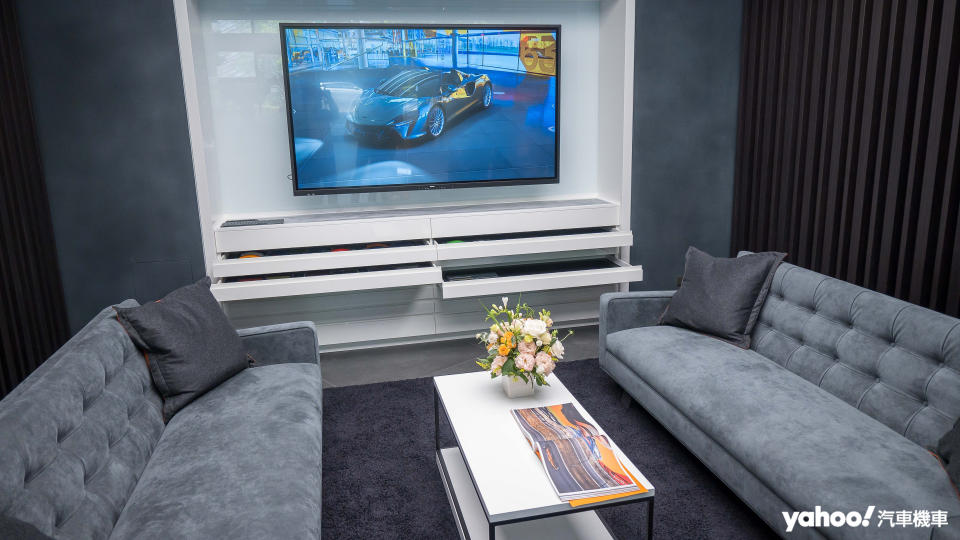 McLaren 台中展示中心內部也規劃有私人訂製的獨立舒適空間。
