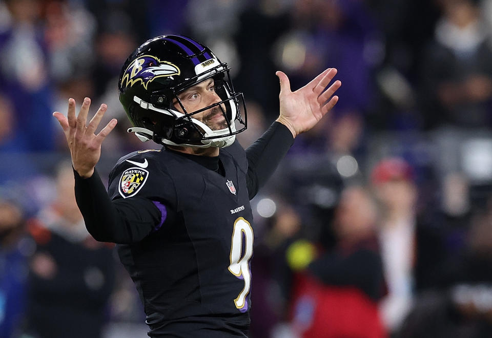 BALTIMORE, MARYLAND - OCTOBER 09: Justin Tucker #9 of the Baltimore Ravens reacts after kicking a field goal in the third quarter against the Cincinnati Bengals at M&T Bank Stadium on October 09, 2022 in Baltimore, Maryland. (Photo by Todd Olszewski/Getty Images)