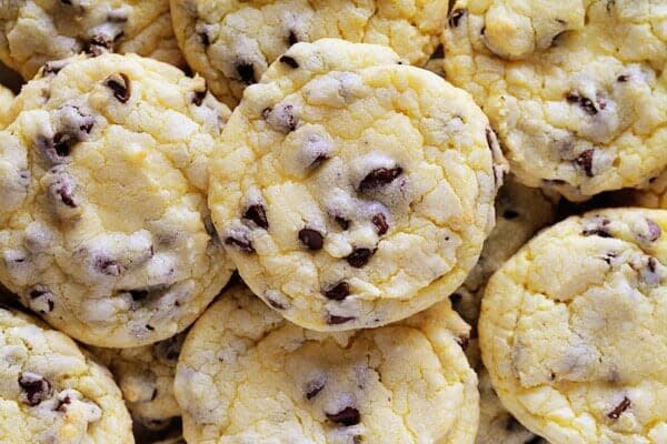 <a href="https://iambaker.net/chocolate-chip-cake-mix-cookies/" target="_blank" rel="noopener noreferrer"><strong>Get the Chocolate Chip Cake Mix Cookies recipes from I Am Baker</strong></a>