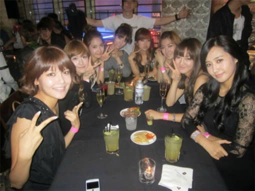 Girls' Generation enjoying drinks together