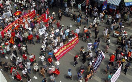 Protesters march during an anti-China protest on a street in Hanoi May 11, 2014. REUTERS/Kham